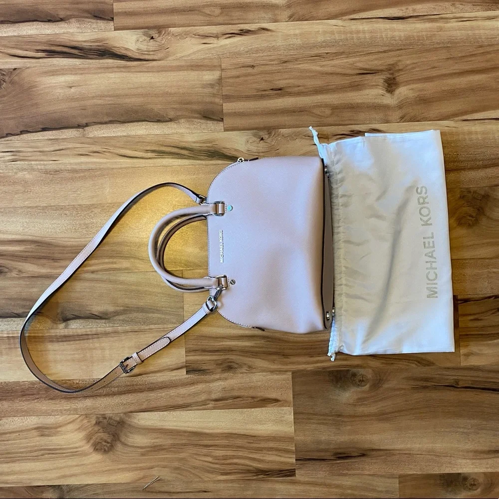 Michael Kors Cindy Dome satchel medium USED ONCE - Picture 3 of 14